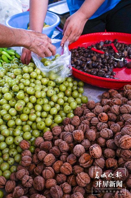 德宏菜市场(开屏新闻记者 马楠 通讯员 胡佩灵 杨晓玲 摄)