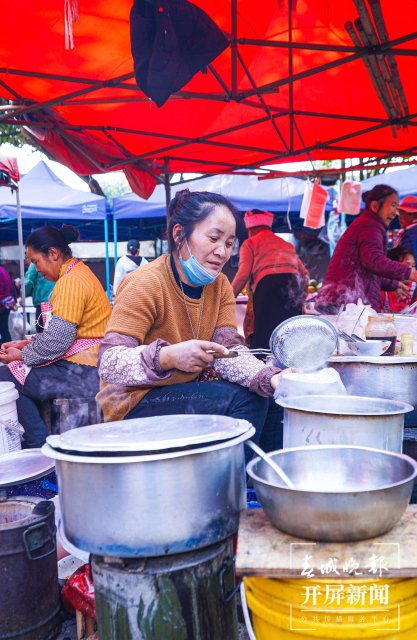 德宏菜市场(开屏新闻记者 马楠 通讯员 胡佩灵 杨晓玲 摄)