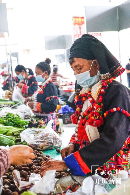 德宏菜市场(开屏新闻记者 马楠 通讯员 胡佩灵 杨晓玲 摄)