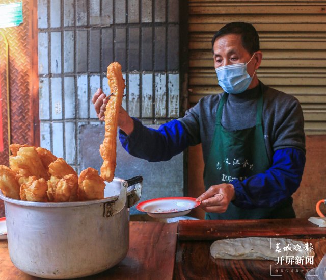 德宏菜市场(开屏新闻记者 马楠 通讯员 胡佩灵 杨晓玲 摄)