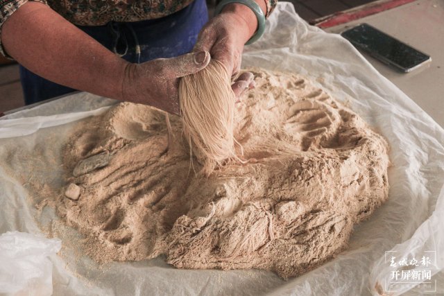 德宏菜市场(开屏新闻记者 马楠 通讯员 胡佩灵 杨晓玲 摄)