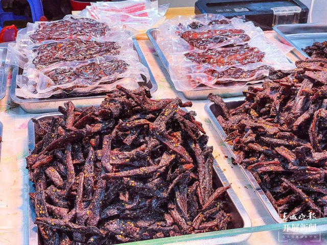 德宏菜市场(开屏新闻记者 马楠 通讯员 胡佩灵 杨晓玲 摄)