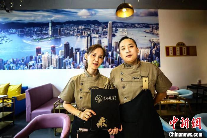 图为马宽与萧玉婵。 张一辰 摄 图为马宽与萧玉婵。 张一辰 摄