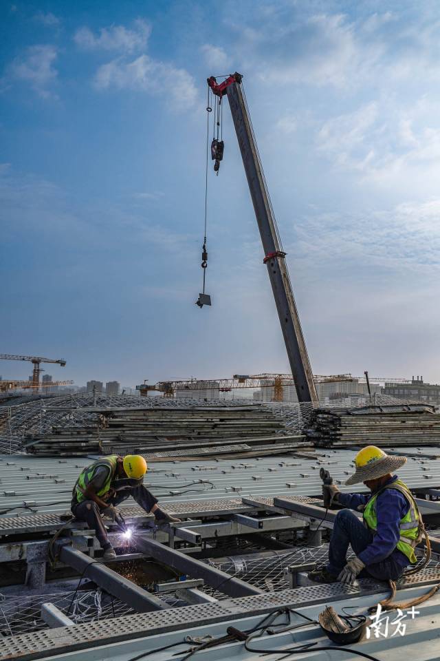 中铁建工白云站项目。