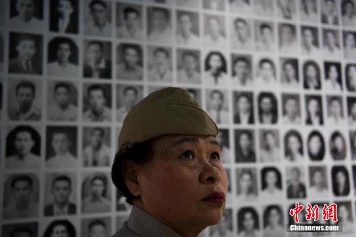 1月16日,由云南滇西抗战历史文化研究会-南侨机工学会与937文创园区共同策划完成的文创项目“937滇缅公路体验馆”在昆明开馆。观众可在馆内了解滇缅公路的修建、南侨机工支援抗战等历史。 <a target='_blank' href='/'>中新社</a>记者 康平 摄 1月16日,由云南滇西抗战历史文化研究会-南侨机工学会与937文创园区共同策划完成的文创项目“937滇缅公路体验馆”在昆明开馆。观众可在馆内了解滇缅公路的修建、南侨机工支援抗战等历史。 <a target='_blank' href='/'>中新社</a>记者 康平 摄