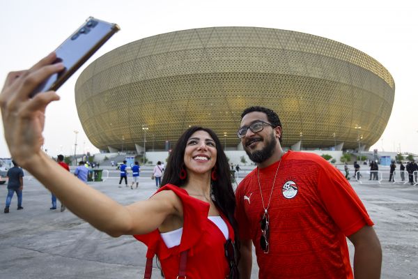 卡塔尔首都多哈一家超市售卖的世界杯周边商品（陶然 摄）