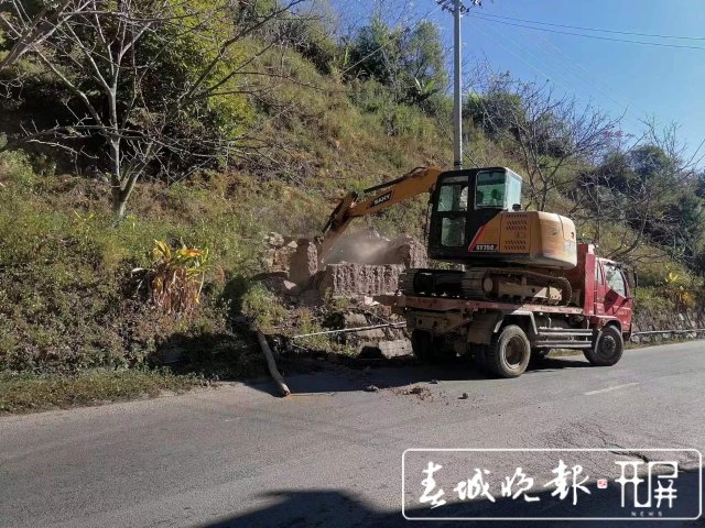 拆除旱厕 （昆滇传内容）迎接樱花节！加快创建国家4A级旅游景区！云南这个地方越来越靓了~.jpg