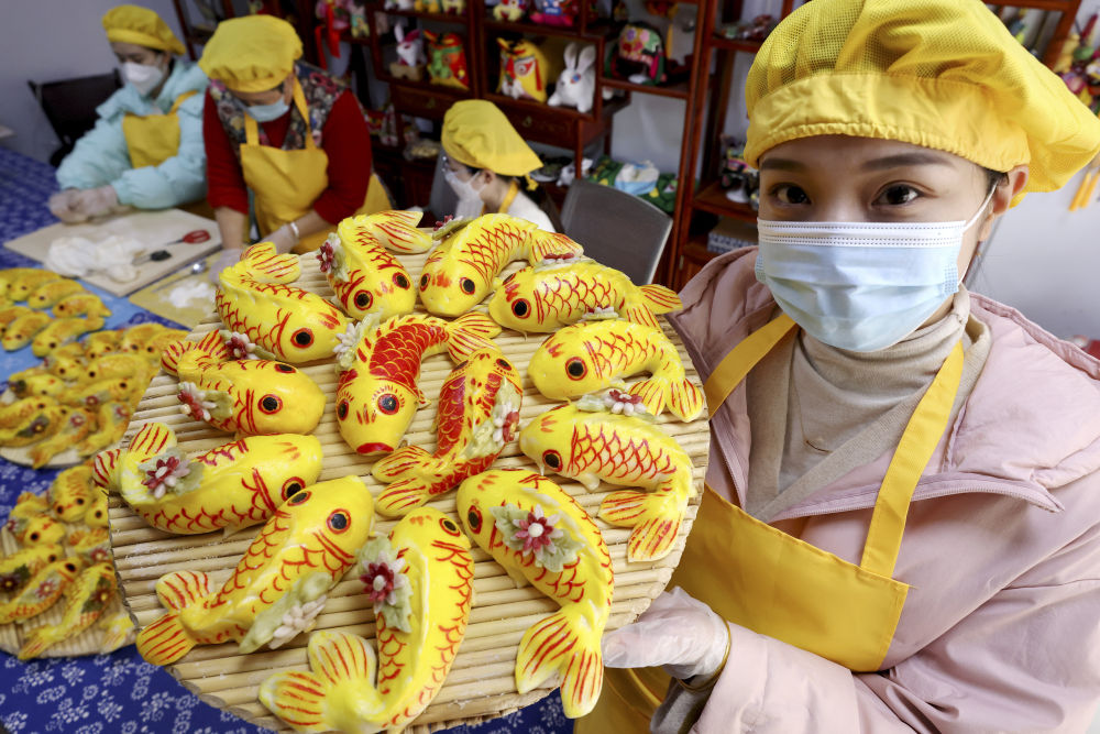 新华全媒+|年货摞出热气腾腾中国年 新华全媒+|年货摞出热气腾腾中国年