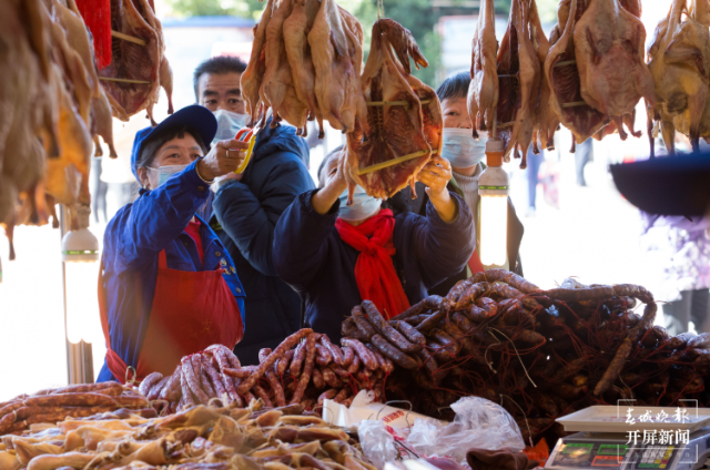 年货街人气爆棚 市民感受浓浓年味2.png