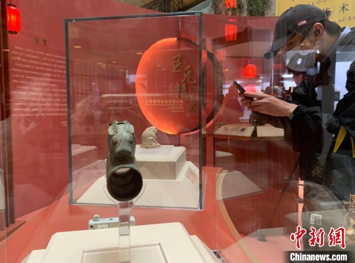 “玉兔精灵——上海博物馆兔年迎春展”。 王笈 摄 “玉兔精灵——上海博物馆兔年迎春展”。 王笈 摄