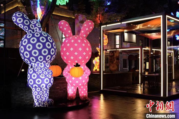 “潮兔春禧”新春灯会。 王笈 摄 “潮兔春禧”新春灯会。 王笈 摄