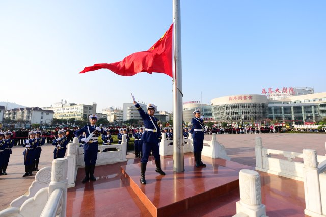 同升国旗·同唱国歌暨北京市天安门地区管理委员会赠送国旗仪式。曾永洪 摄 (2).JPG