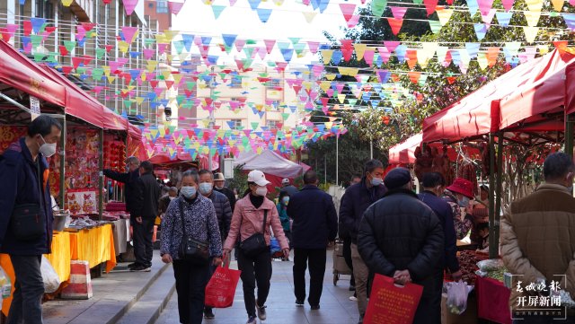市场外围年货街.JPG
