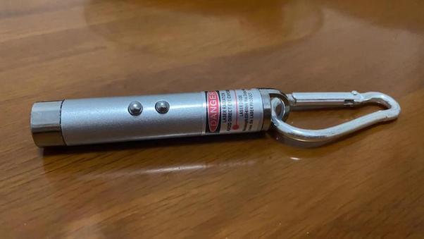 文具店里激光笔随意卖 医生:或对视力造成不可逆损伤