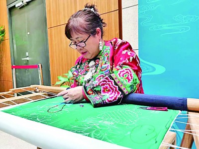 拓宽传承之路 带动群众增收——非遗工坊激发乡村发展内生动力 拓宽传承之路 带动群众增收——非遗工坊激发乡村发展内生动力