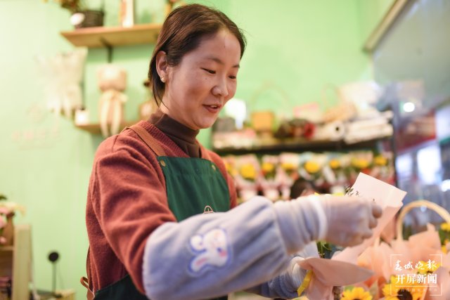 妇女节将至，官渡区岔街花市俏