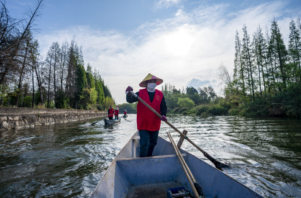 守护滇池三十余载！致敬巾帼打捞队5.jpg