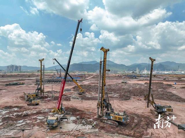 2023年2月15日，埃克森美孚（大亚湾）研发中心动工建设。  