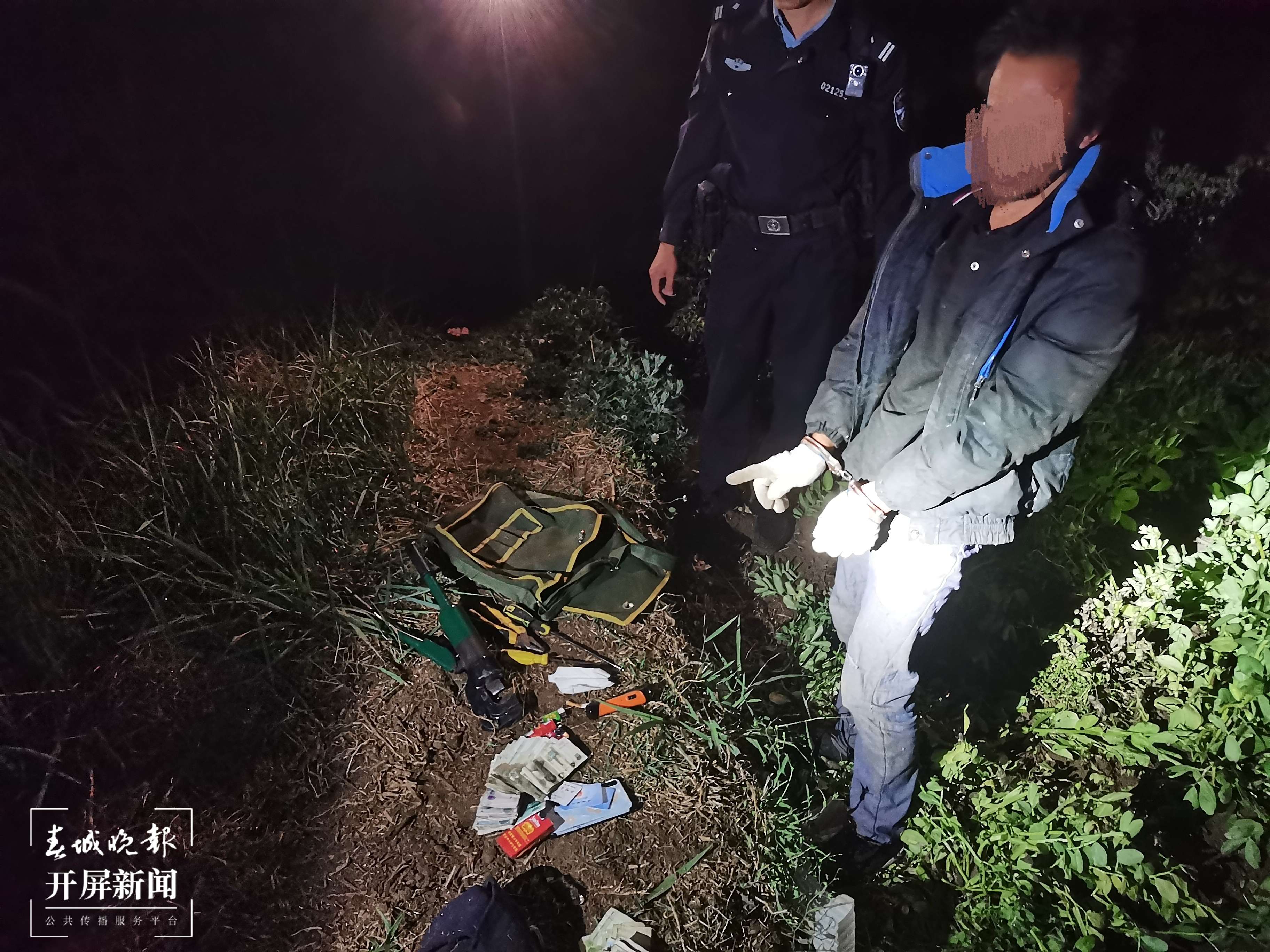 昭阳警方抓获一名蒙面盗窃嫌疑人4.jpg