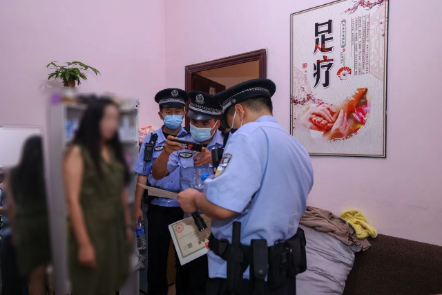 昨夜今晨，昆明警方4700余警力出动.png