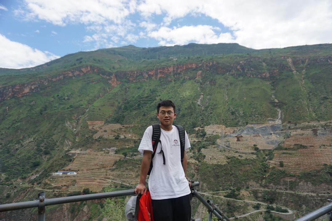 杨孟平照片 (2).JPG