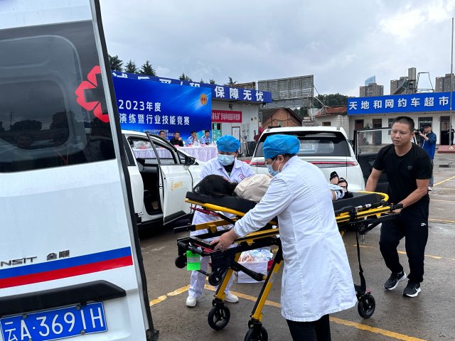 （昆滇传内容）昆明市出租汽车管理局举办昆明2023年度网约车安全应急演练暨行业技能竞赛.JPG