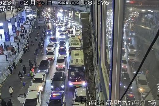 @昆明司机 此地限时停车!3分钟超时抓拍