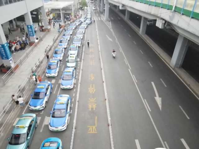 @昆明司机 此地限时停车!3分钟超时抓拍