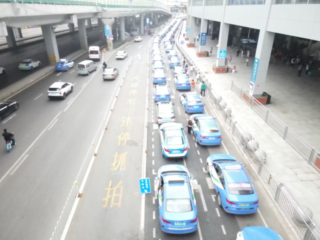 @昆明司机 此地限时停车!3分钟超时抓拍