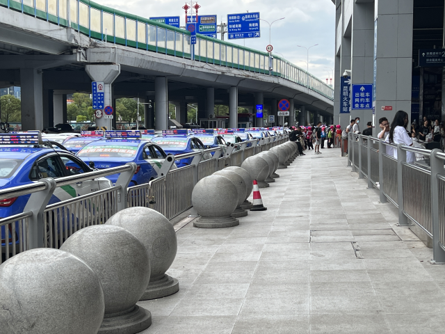 @昆明司机 此地限时停车!3分钟超时抓拍