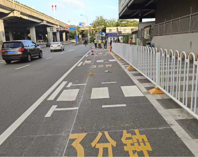 @昆明司机 此地限时停车!3分钟超时抓拍