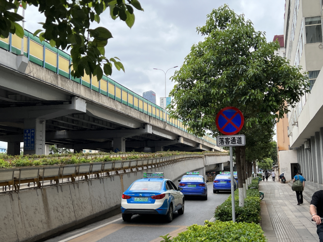 @昆明司机 此地限时停车!3分钟超时抓拍