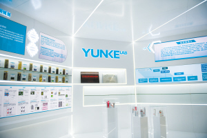 贝泰妮的产品展示。 记者赵伟摄