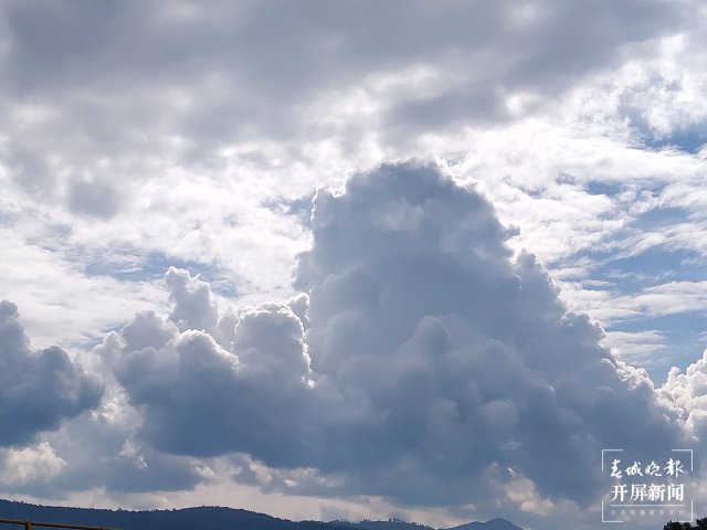 大理弥渡:彩云宛如宫崎骏漫画的彩色天空 (1).jpg