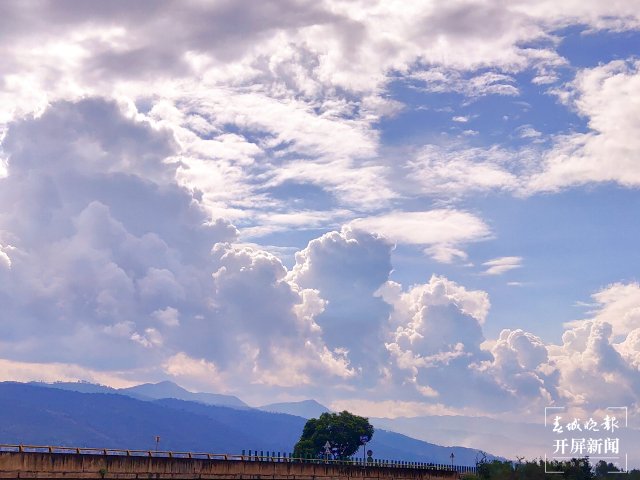 大理弥渡:彩云宛如宫崎骏漫画的彩色天空 (5).jpg