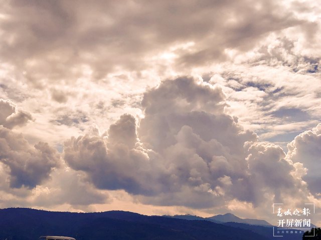 大理弥渡:彩云宛如宫崎骏漫画的彩色天空 (8).jpg