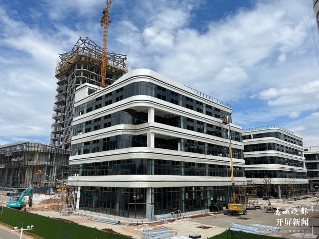 沪滇临港昆明科技城建设现场如火如荼.jpg