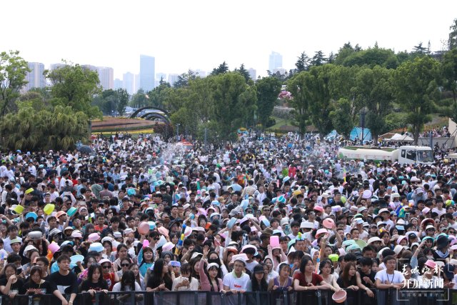 世博花漾泼水节 (12).jpg