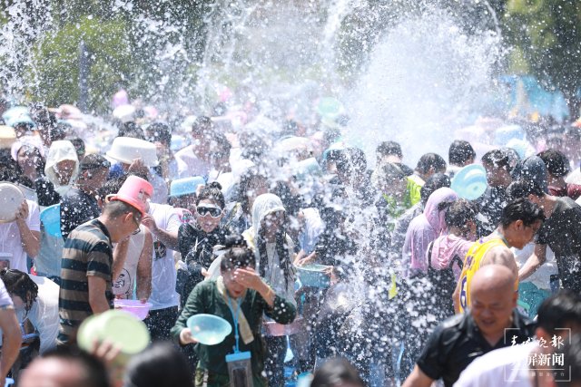 世博花漾泼水节 (9).jpg