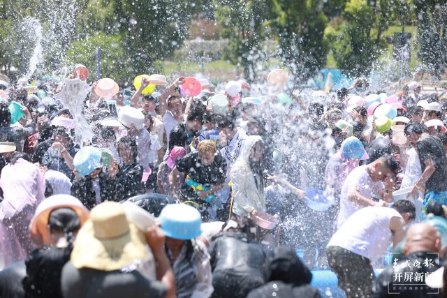 世博花漾泼水节 (11).jpg