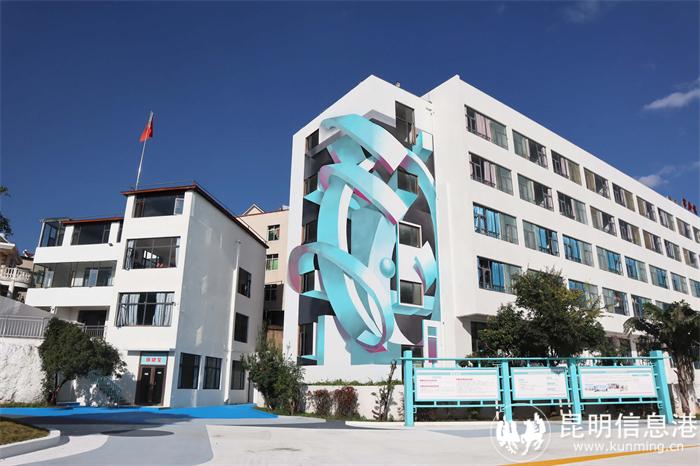 学校简介 (4) 学校简介 (4)