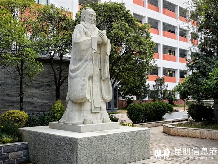 环城南路孔子像2 环城南路孔子像2