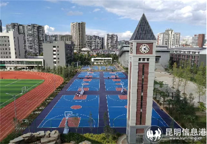 学校篮球场 学校篮球场