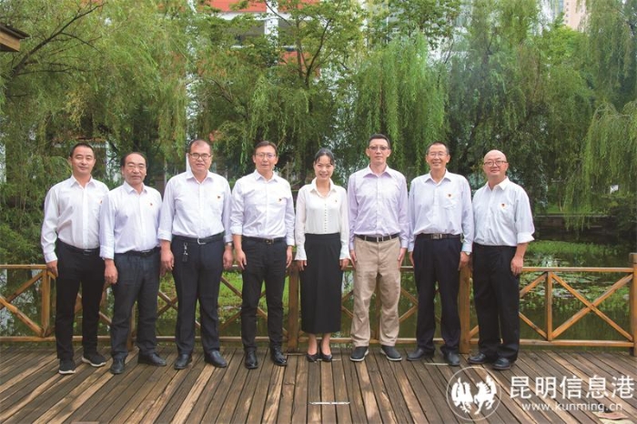 团结奋进 开拓创新的学校领导班子 团结奋进 开拓创新的学校领导班子