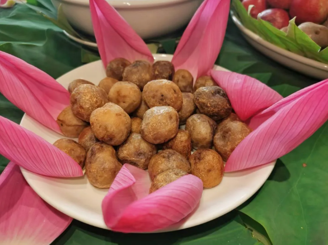 荷叶糯米丸 黄兴鸿 摄.png