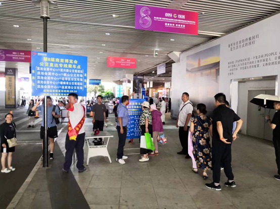 (采访传编辑)昆明公交高效服务护航第8届南博会,运送乘客超7万人次.jpg