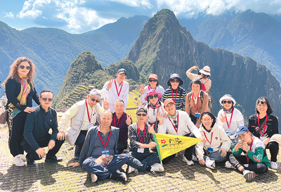 中国游客在秘鲁马丘比丘观光。 中国游客在秘鲁马丘比丘观光。