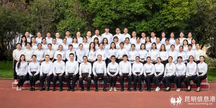 业务精湛、充满活力、乐于奉献的师资队伍 业务精湛、充满活力、乐于奉献的师资队伍