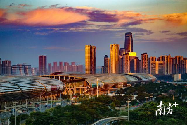 10月30日傍晚，广州琶洲美丽夕阳。