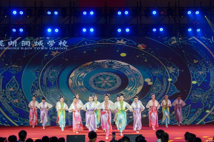 舞蹈《舞绘蹴鞠图》初中 舞蹈《舞绘蹴鞠图》初中